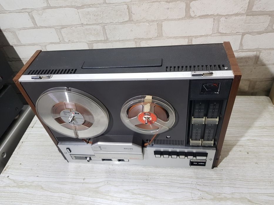 Бобиний магнітофон Phillips N4414 з Німеччини