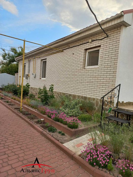 Продаж великого, сучасного будинку.