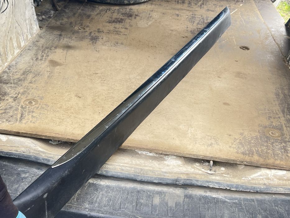 Накладка права хромована  на пежо 3008 09-15 роки