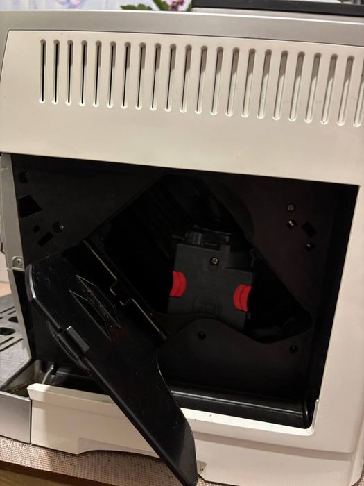 Кофе каво машина De'Longhi ECAM 23.420