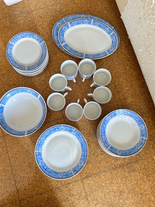 Vendo Conjunto de Louça