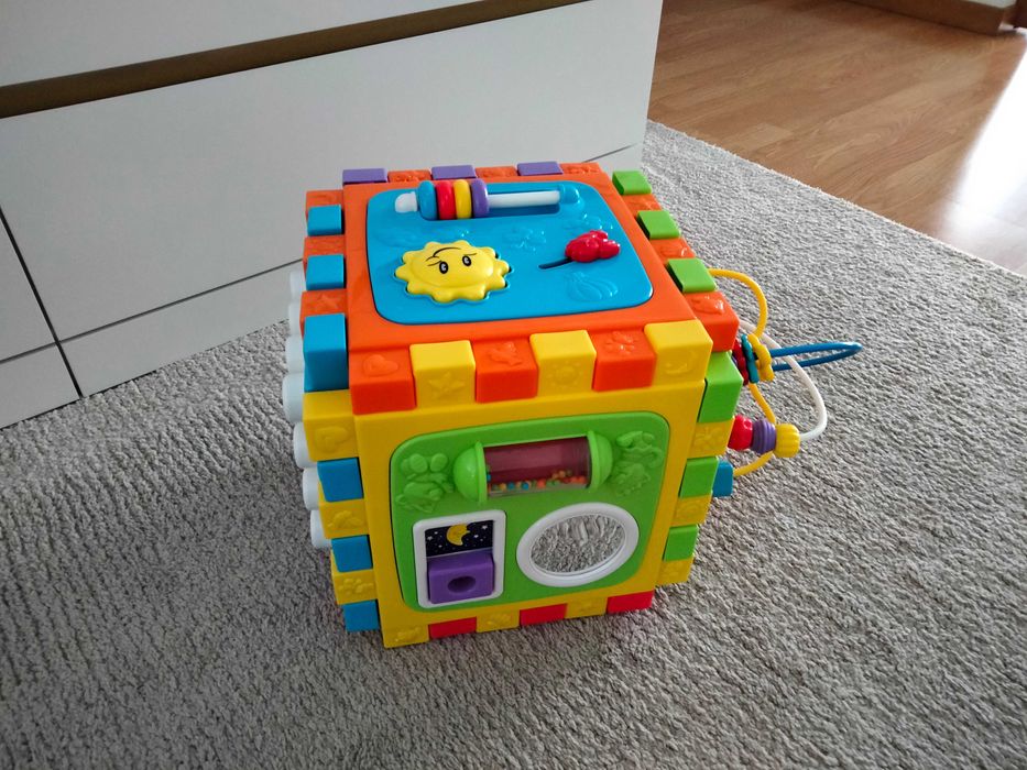 Cubo-tapete de atividades