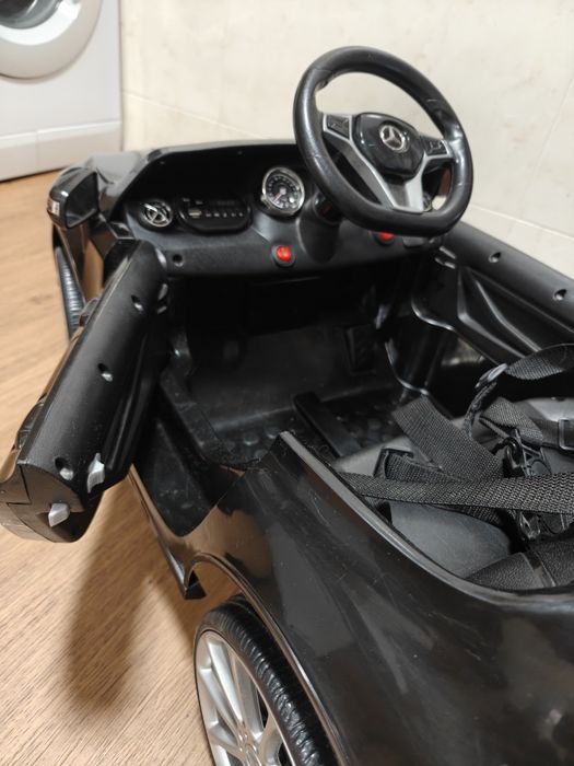 Carro Elétrico Infantil Mercedes-AMG — Preto