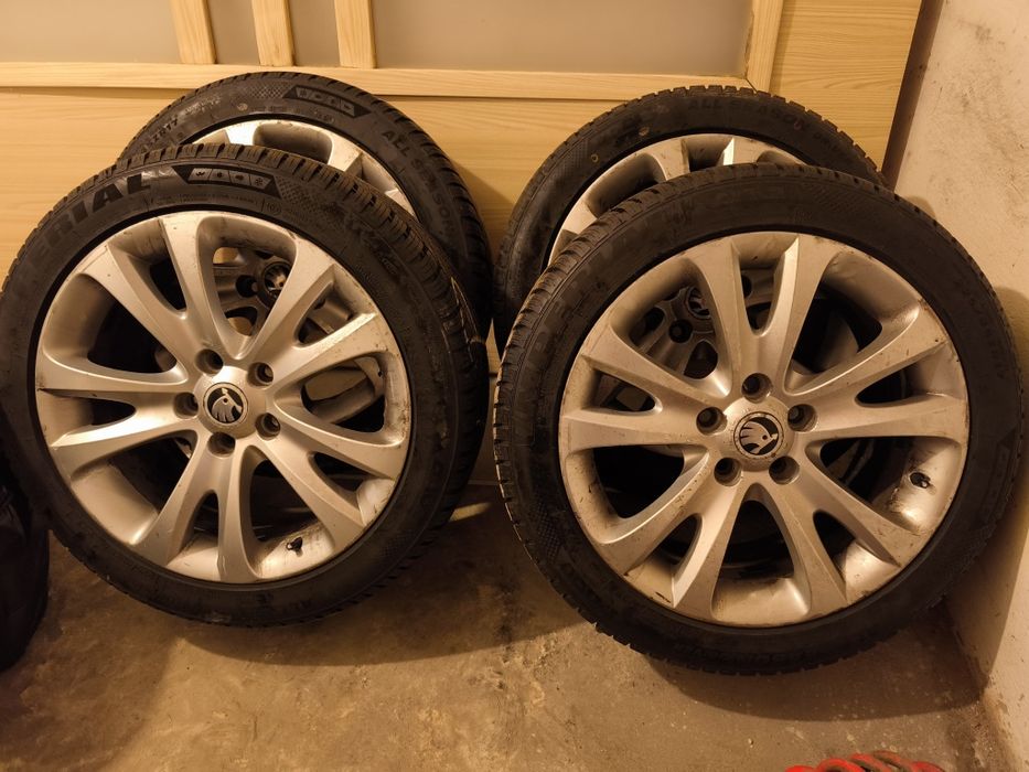 Oryginalne felgi Skoda z oponami 225/45/17