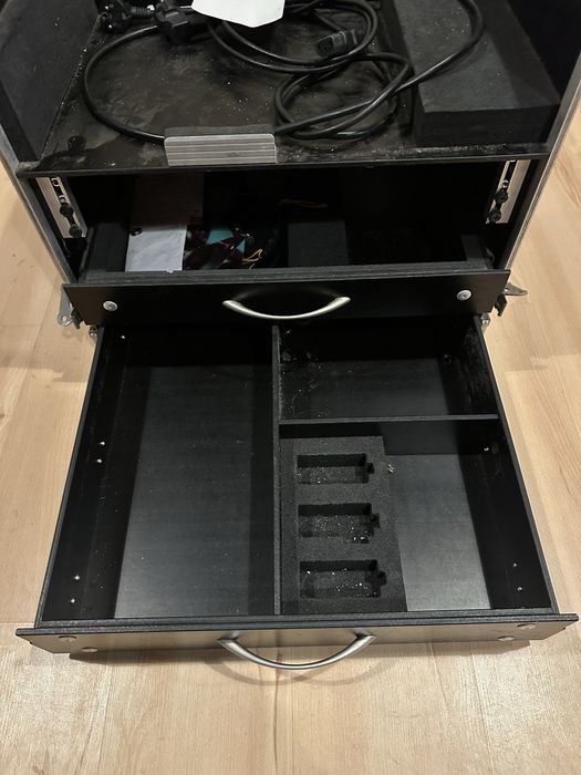 Case skrzynia transportowa