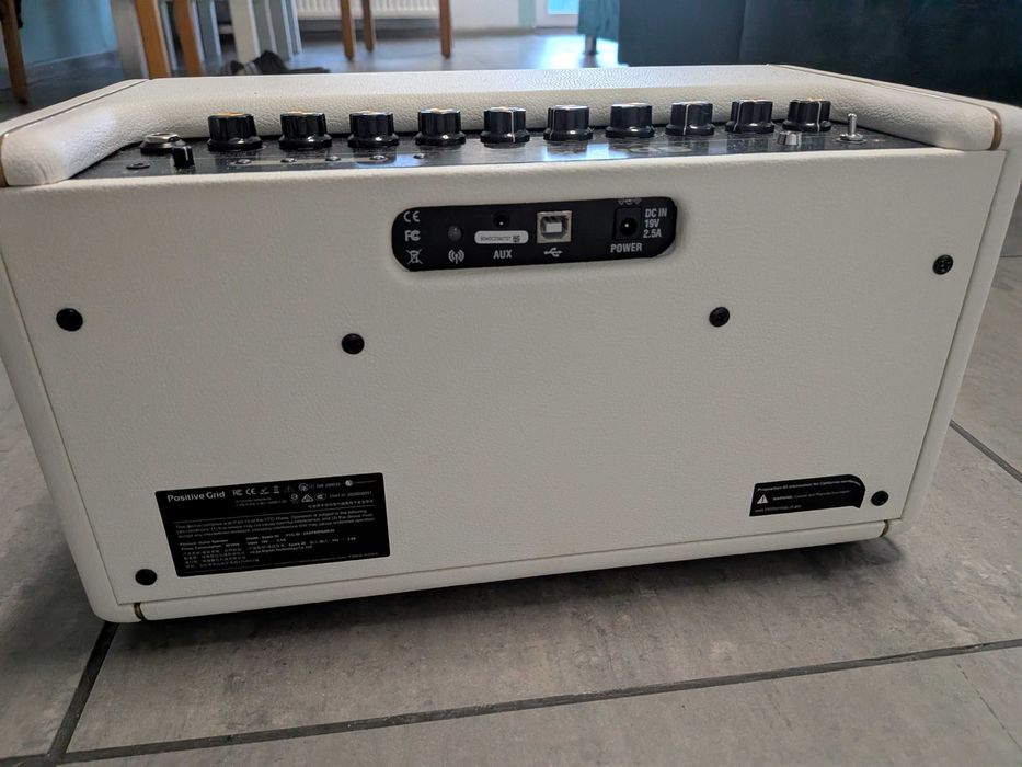 Wzmacniacz gitarowy Spark 40 White