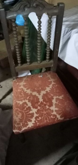 Cadeira antiga estimada
