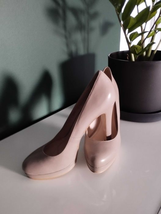 Buty na obcasie firmy Tiffi