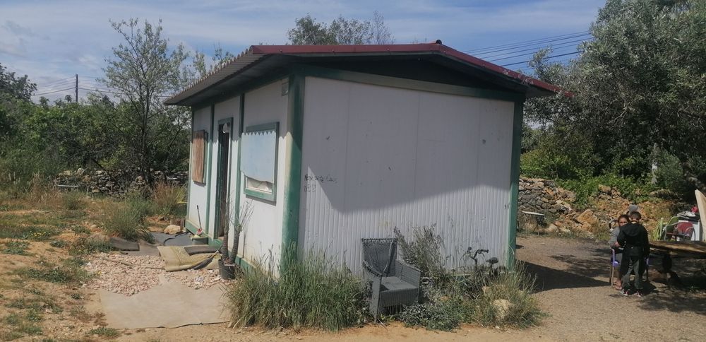 Contentores em painel sandwich diversos de casas e de obras