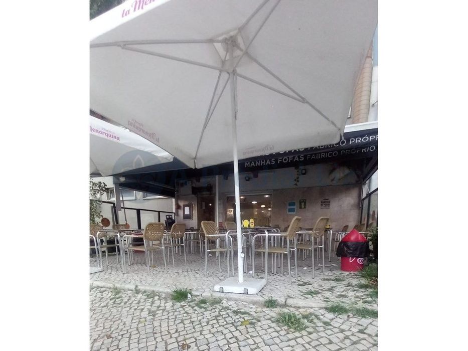 Restaurant and Pastry Shop on Av. do Uruguai. Large Outdoor Terrace.