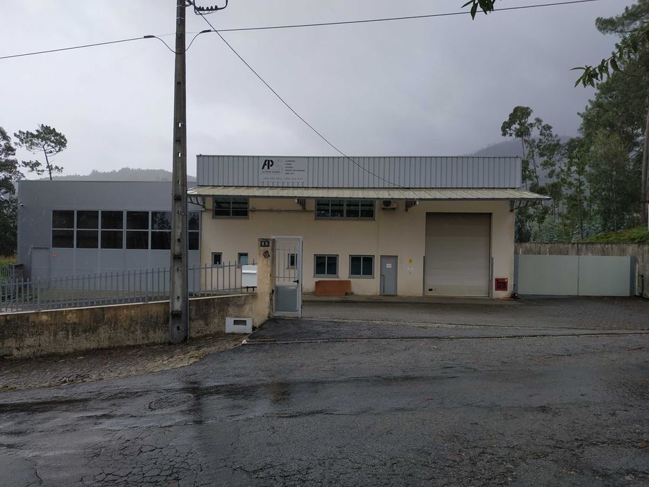 Trespasse Serralharia Alumínios em Arouca - Totalmente Equipada