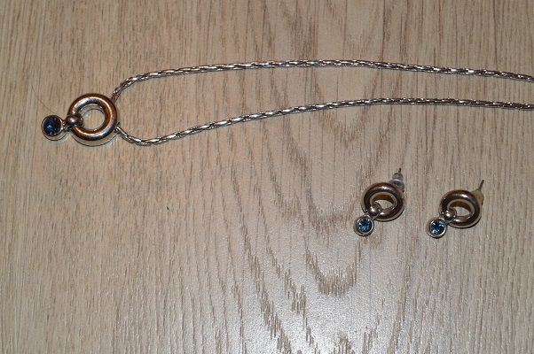 Sprzedam biżuterie.