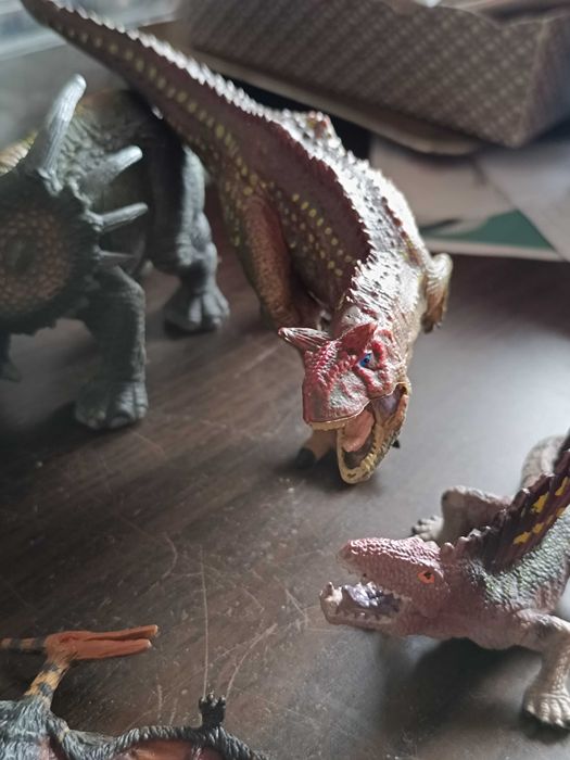 5 Dinossauros de brincar ou coleção