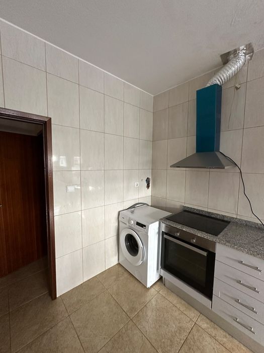 Apartamento T4 disponível para arrendamento no centro de Mirandela.
Re