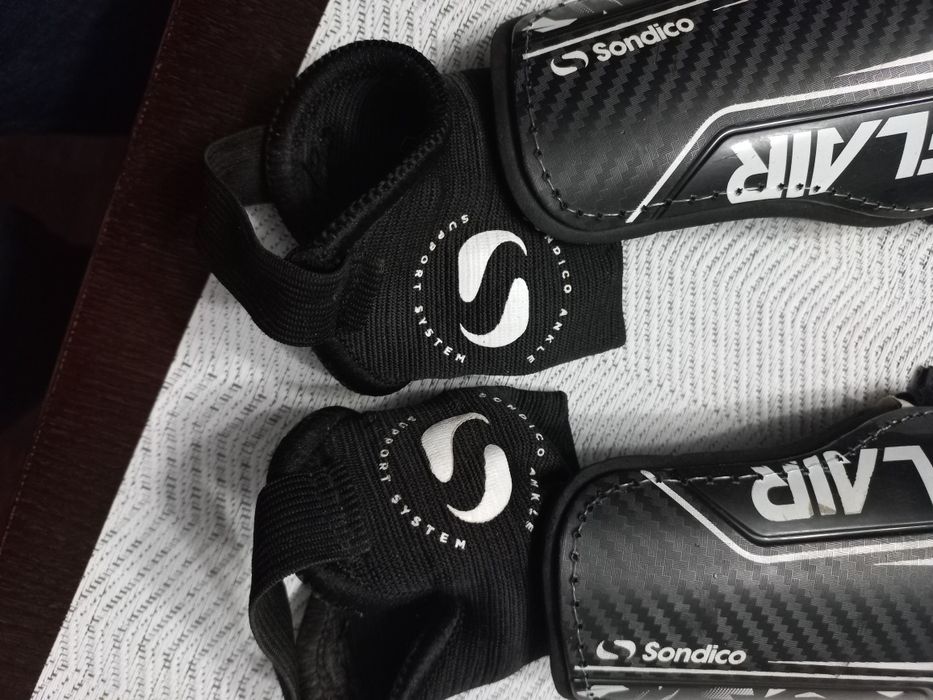 Ochraniacze do piłki nożnej nagolenniki