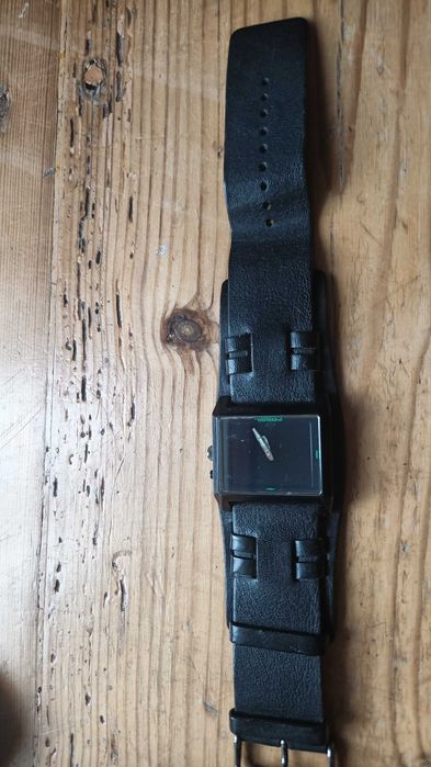 Relógio como novo, com 3 braceletes, pele e laranja