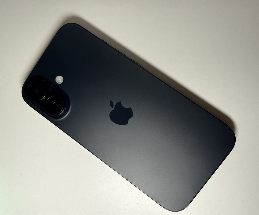 Смартфон Apple iPhone 16 256Gb Black