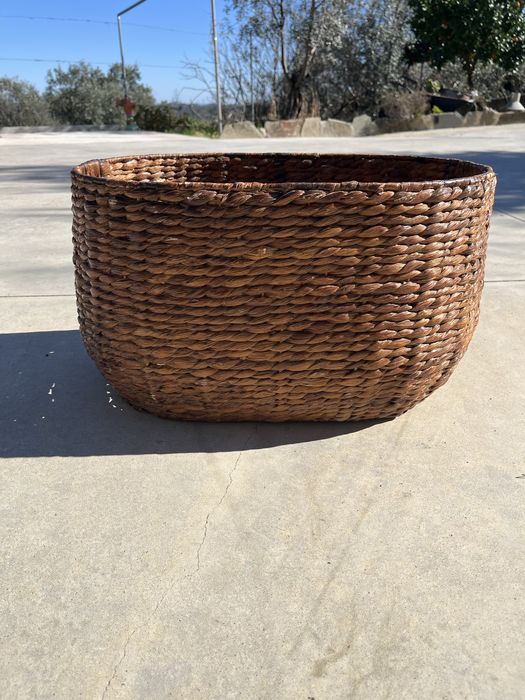 Cesto oval grande em verga com pegas – 48cm – Novo