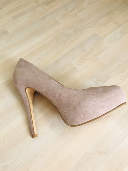 Szpilki na platformie nude roz 40