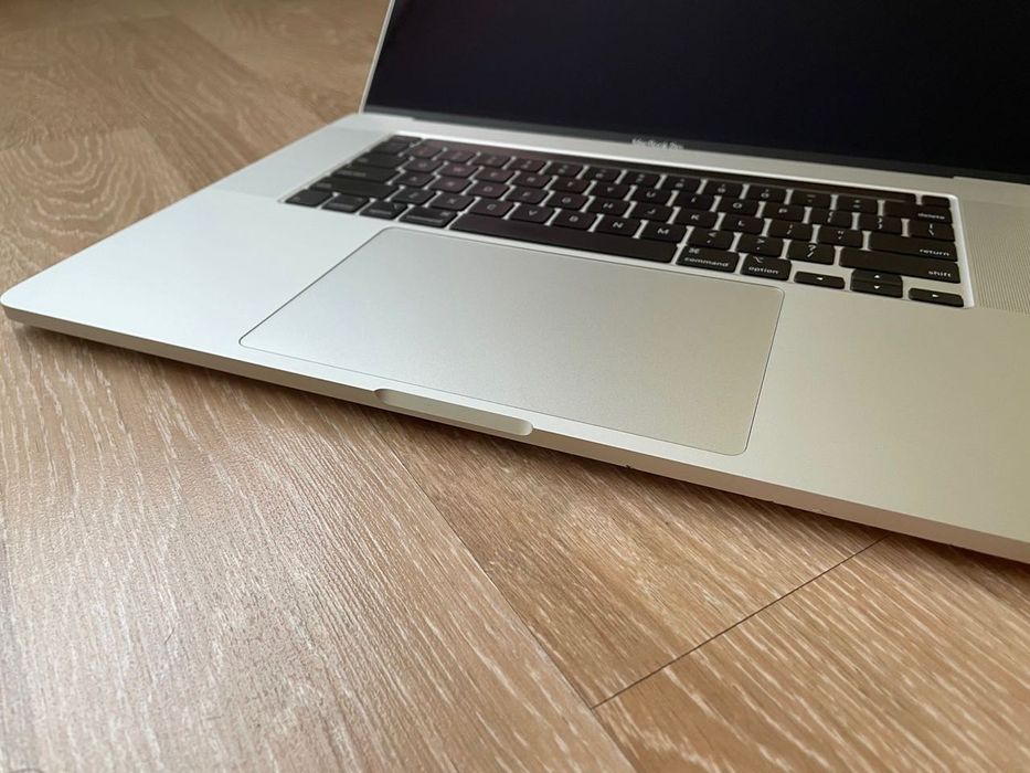 MacBook Pro 16" 2019 32GB/2.6GHz i7/1TB SSD/AMD Radeon Pro 5300M 4GB