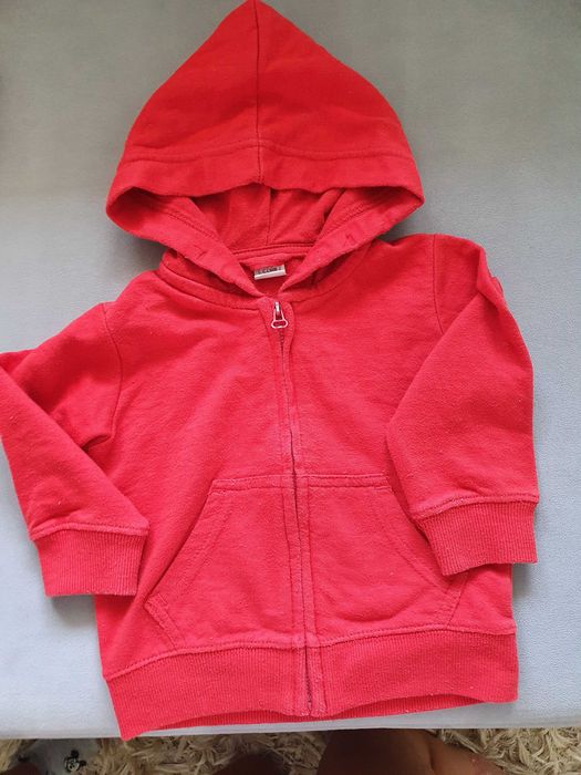 Czerwona bluza z kapturem Smyk