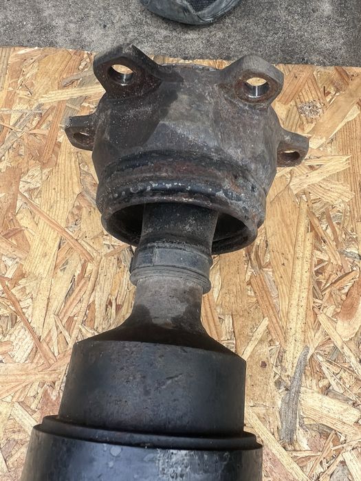 MR498388 Кардан карданний вал задній Mitsubishi Pajero Wagon 3/4 3.2