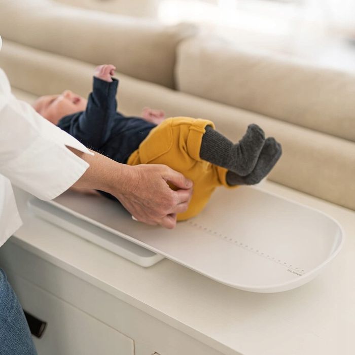 Suavinex cyfrowa waga 1-100 kg z tacą i Bluetooth