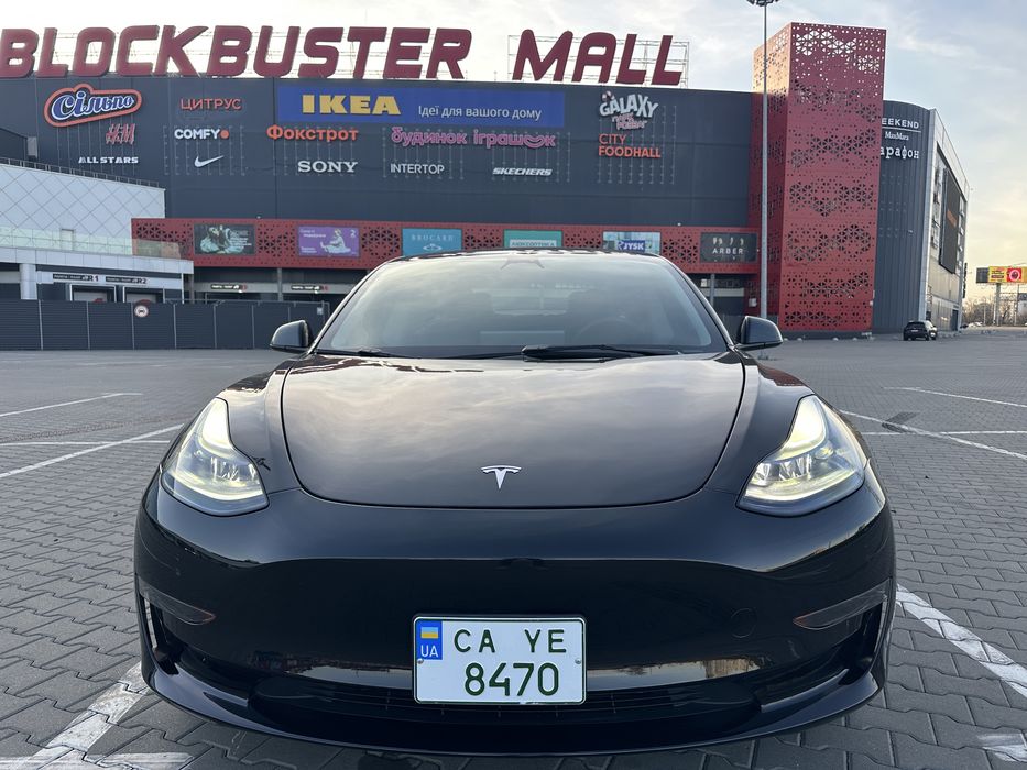 тесла 3 2022 рік
