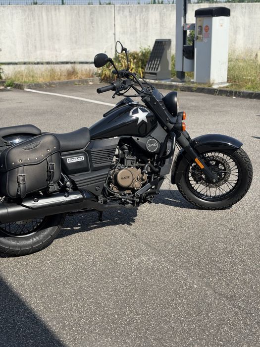 Um renegade commando 125cc