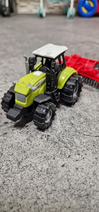 Traktor z broną maszyna rolnicza zabawka