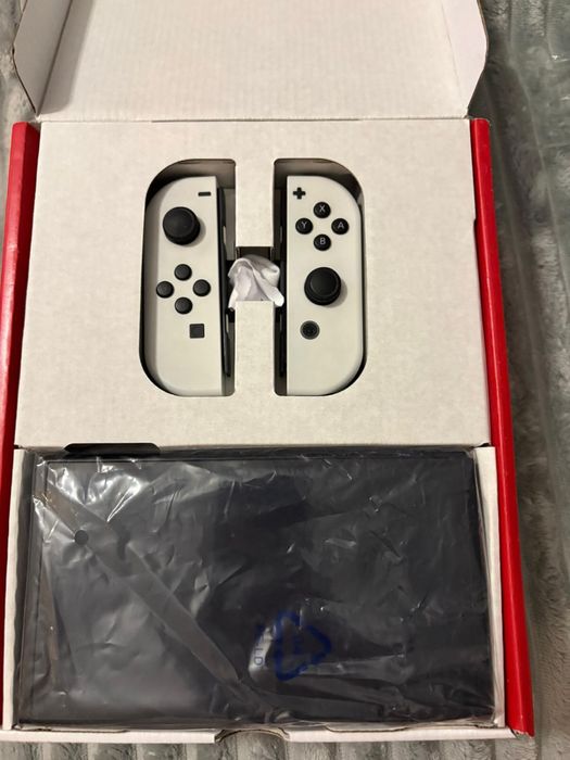 Nintendo switch oled +fifa23+etui