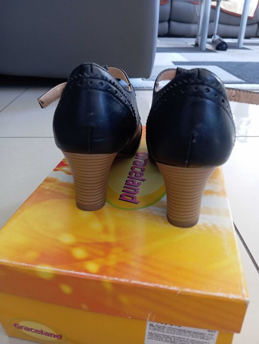 Buty damskie na obcasie