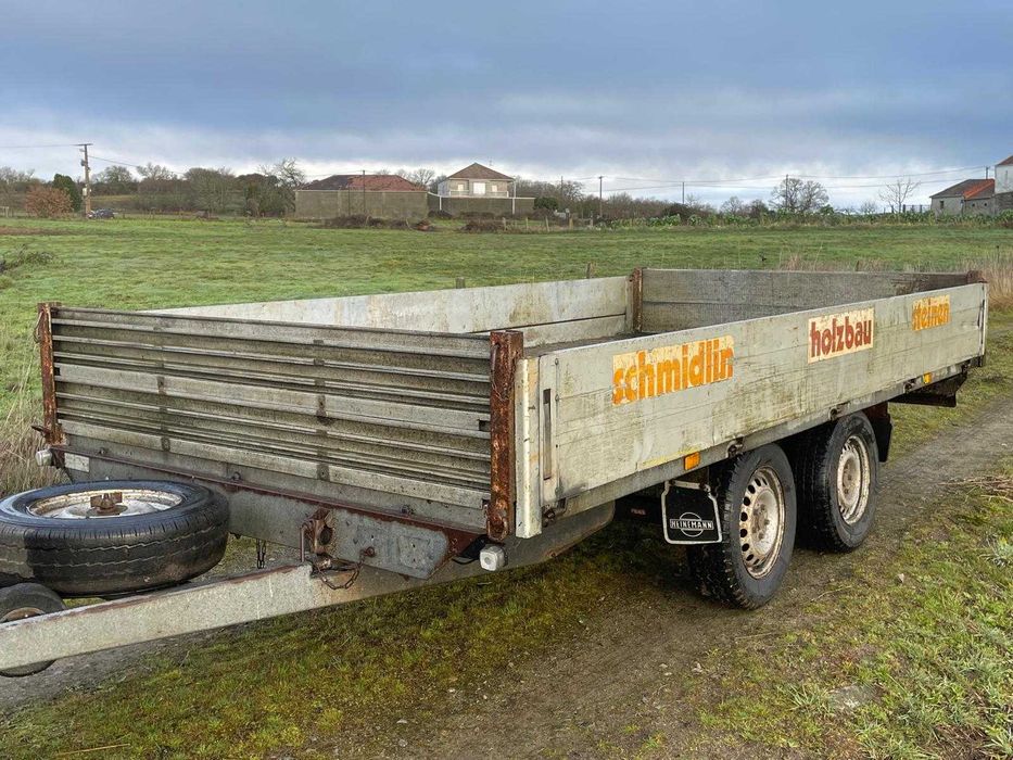 Reboque de Carga Duplo Eixo 4m x 2,15m – 2600kg – Muito Robusto