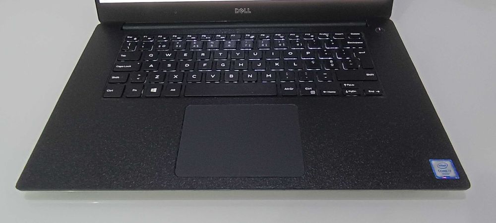Dell Precision 5520 - Ecrã 15.6FHD/Gráf.4GB/Core i7/SSD NVME/24GB RAM