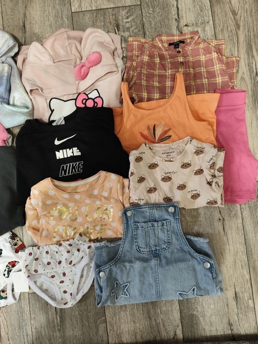 Дуже гарний лот одягу для дівчинки