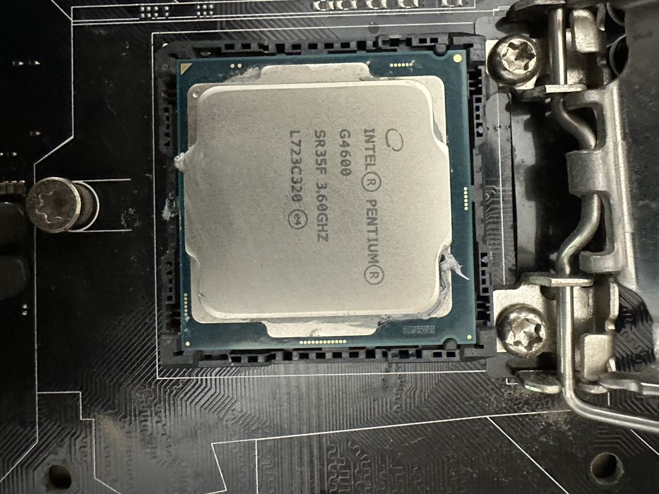 Процесор Intel Pentium G4600