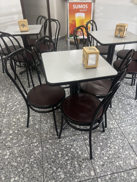 Lote mesas e cadeiras