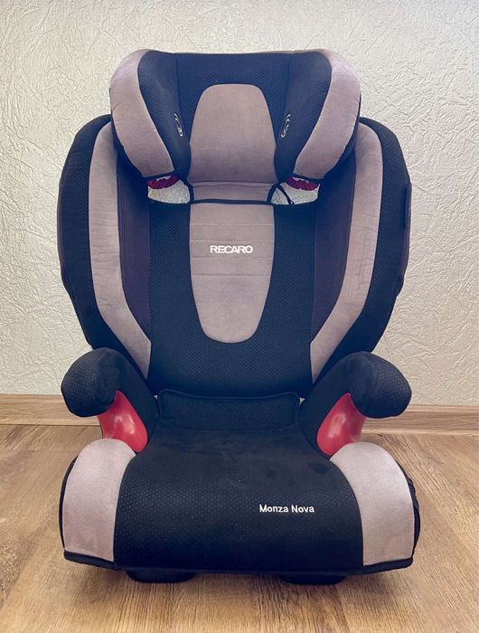Автокрісло Recaro Monza Nova з системою isofix.