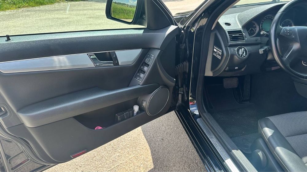 Mercedes-Benz C220