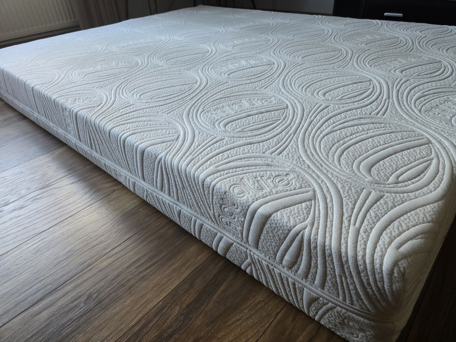 Materac 160x200 stan idealny.