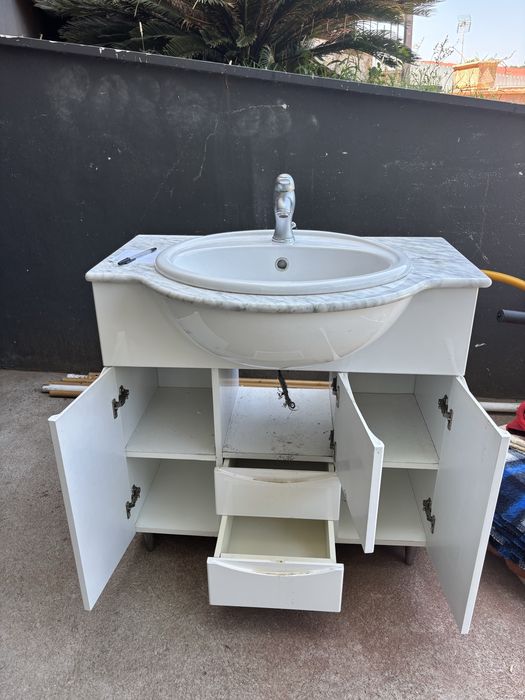 Lavatorio de wc branco completo