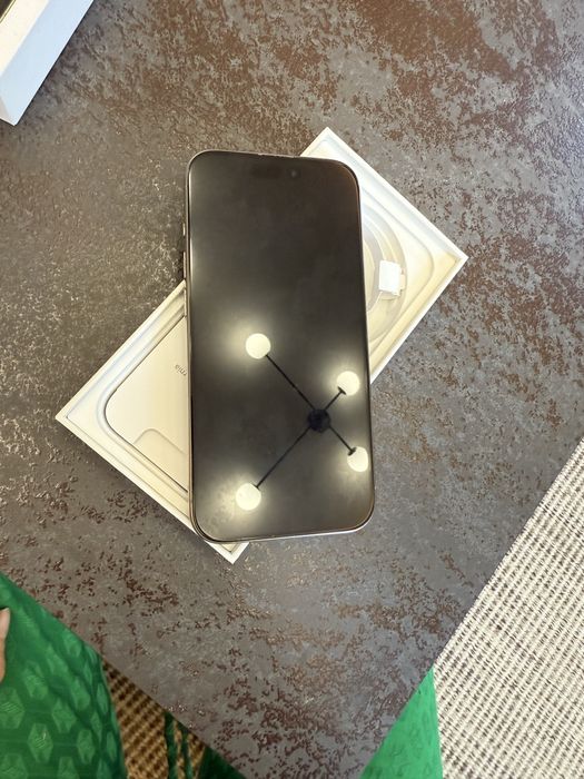iPhone 15 pro srebrny