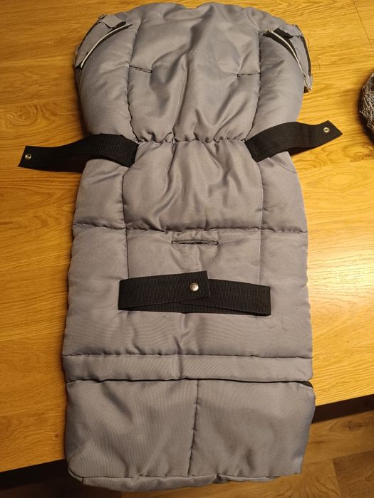 Zimowy śpiworek do wózka sanki