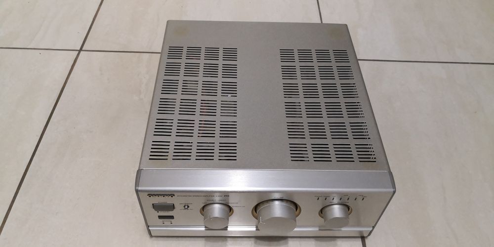 Piękny wzmacniacz stereo Onkyo A-922R1