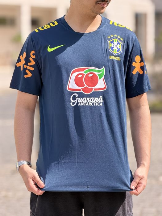 Camisas de times e roupas masculinas