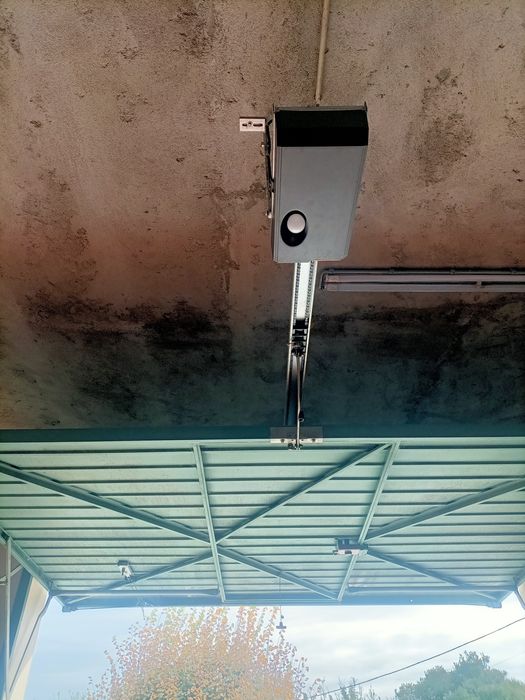 Portão Basculante com automatismo