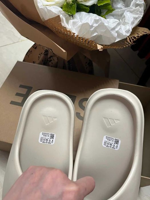 adidas Yeezy Slide Bone   R. 39