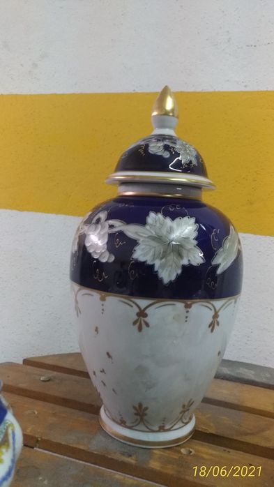 Porcelain Jars64861514480131121
