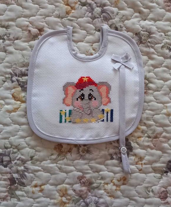 Babetes personalizadas em ponto cruz