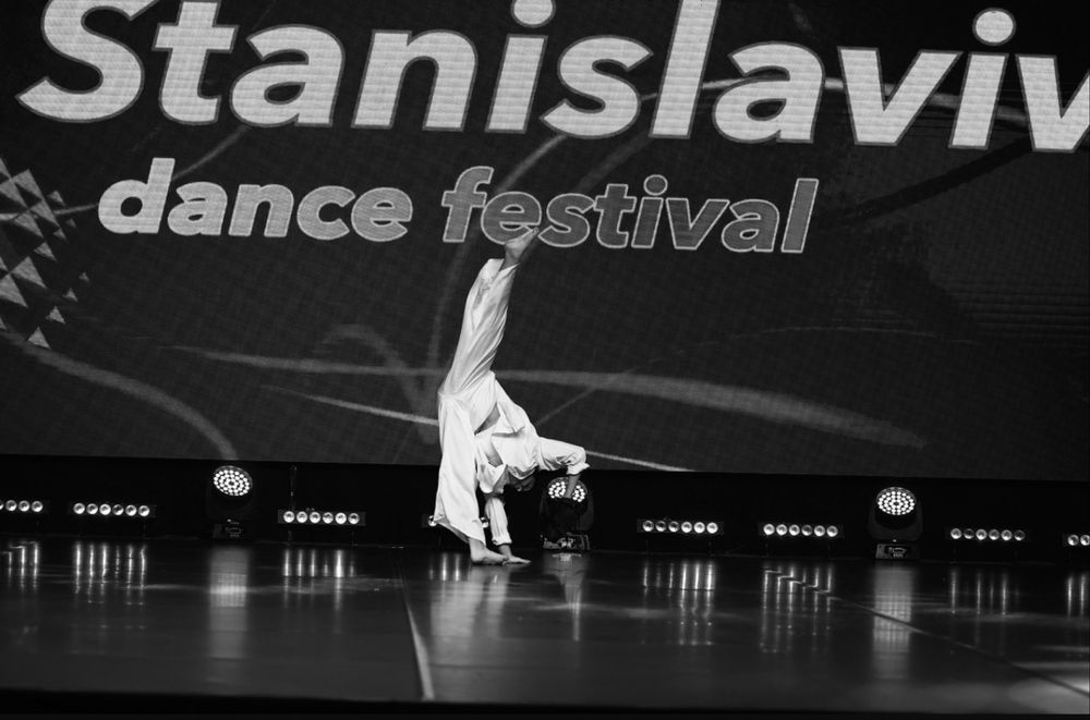 Онлайн танці та акробатика — розвиток і творчість для дітей 5–10 років